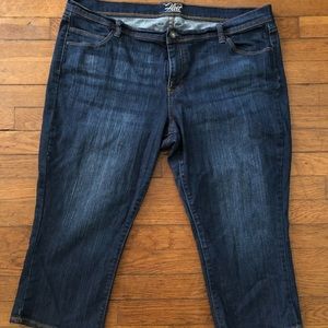 OLD NAVY PLUS SIZE 18 CAPRIS NWOT